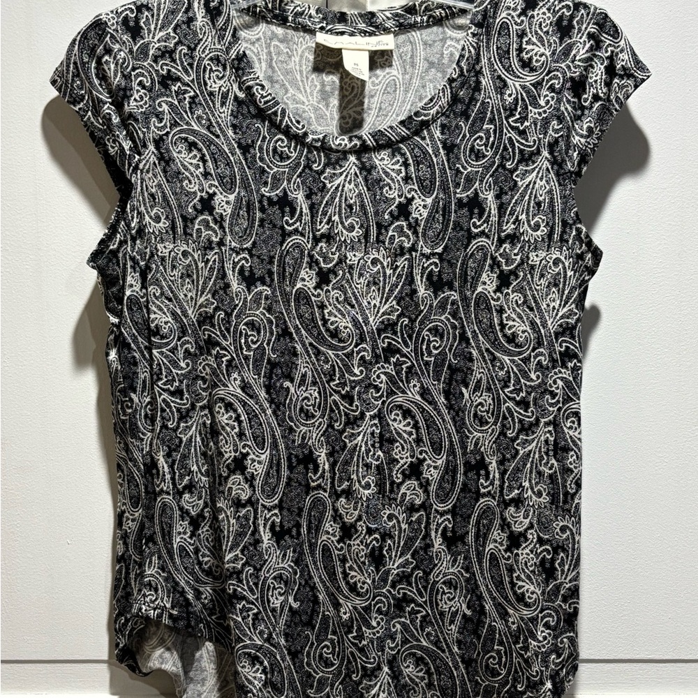 Emaline Paisley Print Black and White Women's Top‎